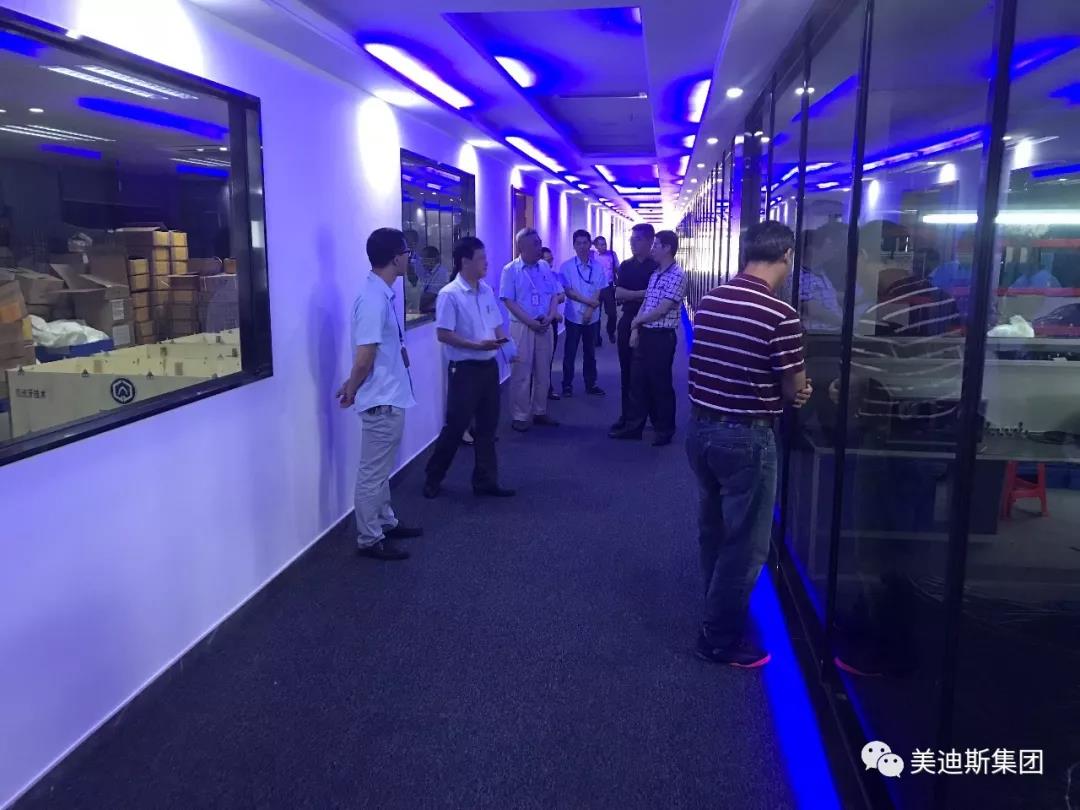 久久精品亚洲一级毛片