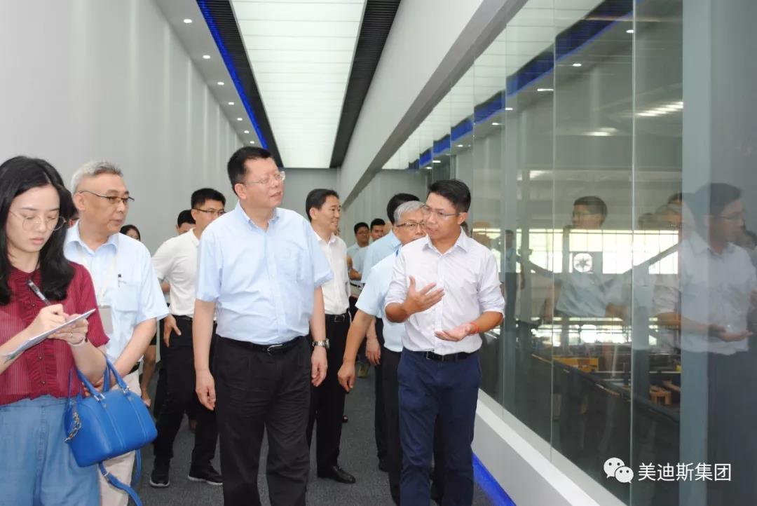 久久精品亚洲一级毛片