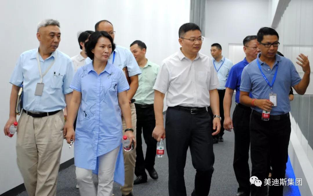 久久精品亚洲一级毛片