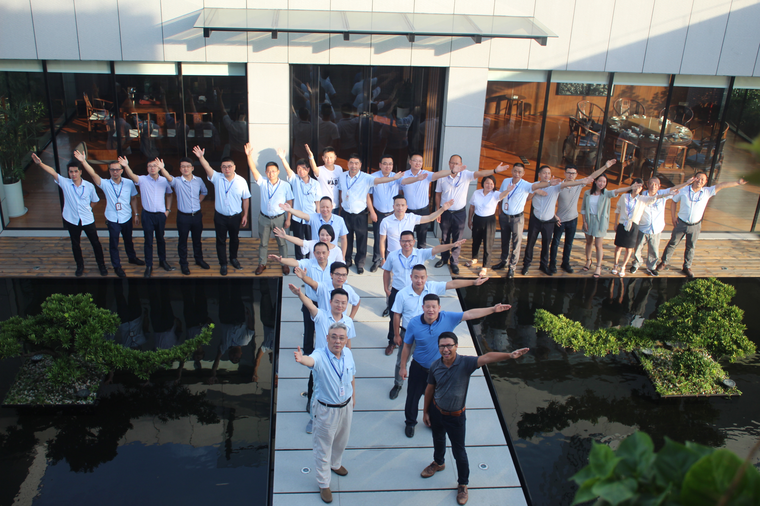 久久精品亚洲一级毛片