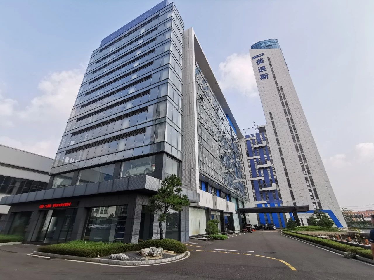 久久精品亚洲一级毛片