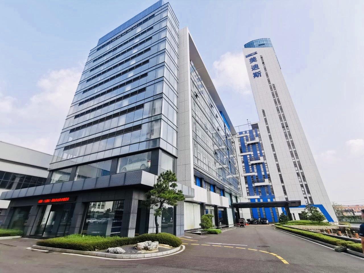 久久精品亚洲一级毛片