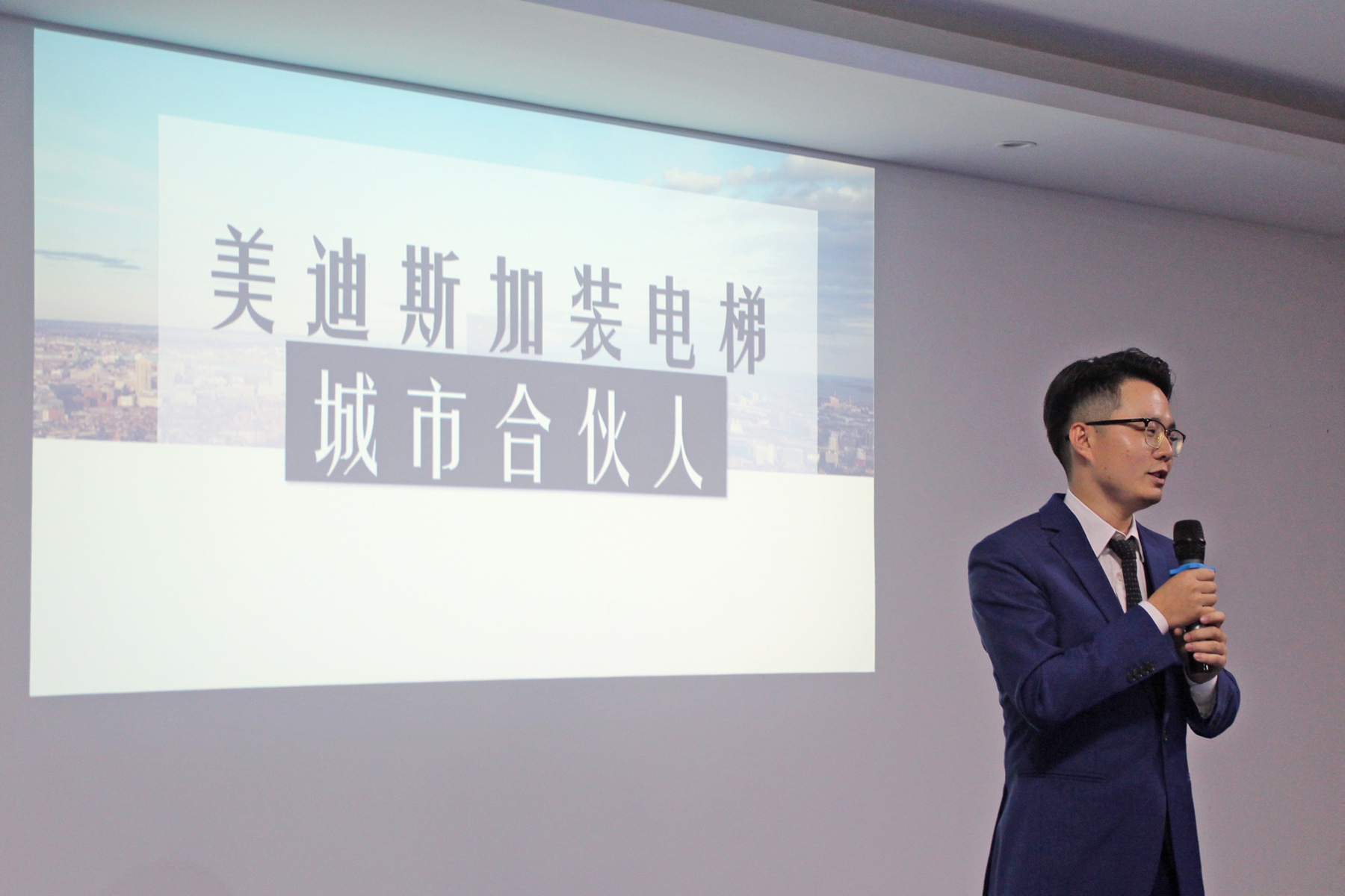 久久精品亚洲一级毛片