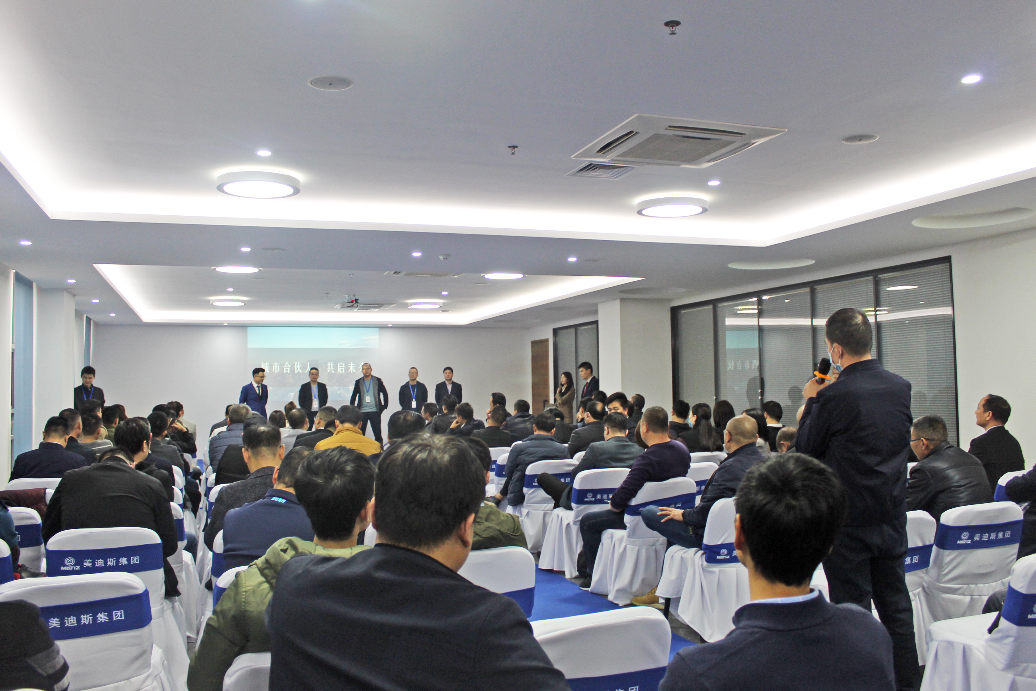 久久精品亚洲一级毛片