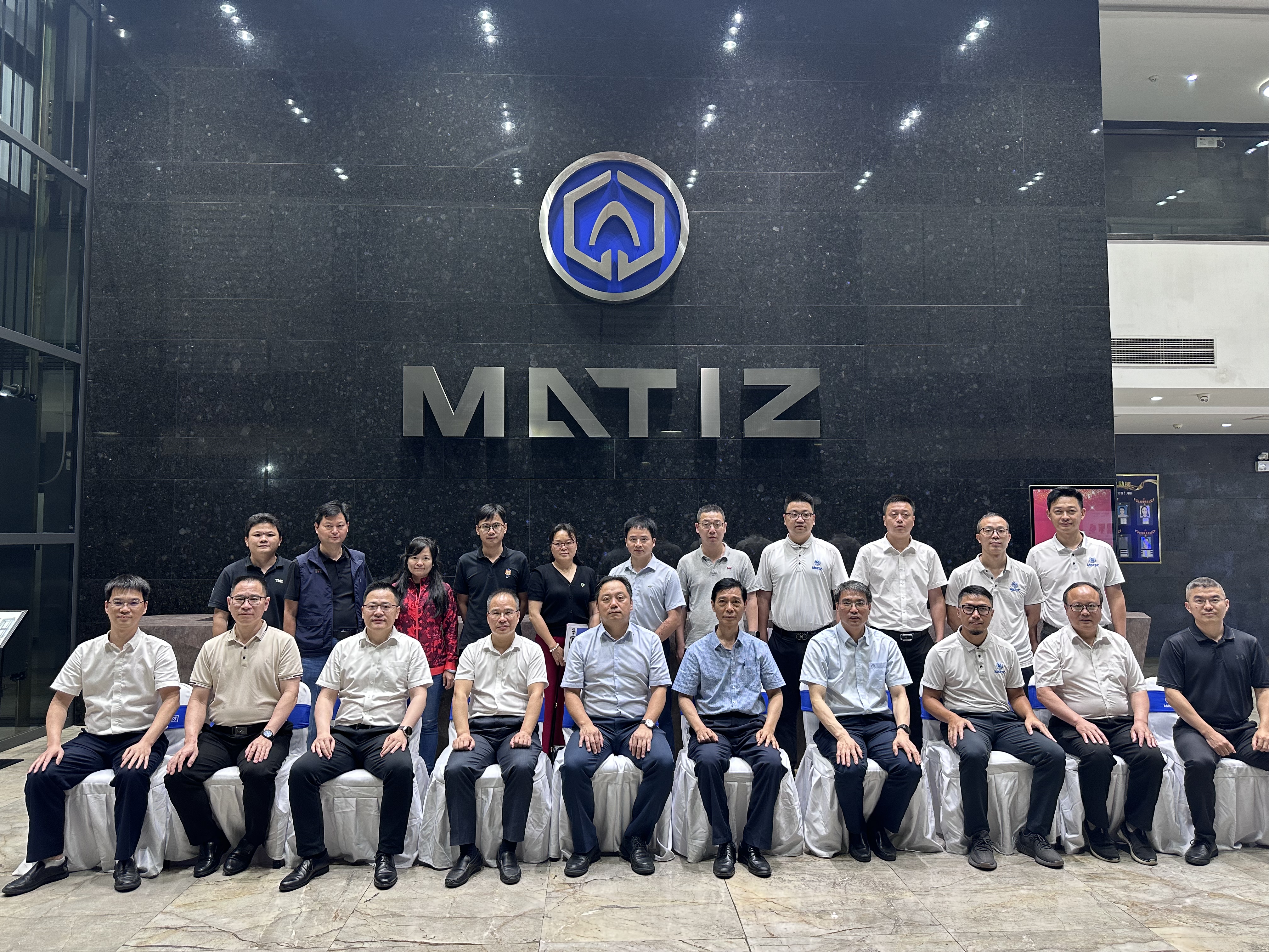 久久精品亚洲一级毛片