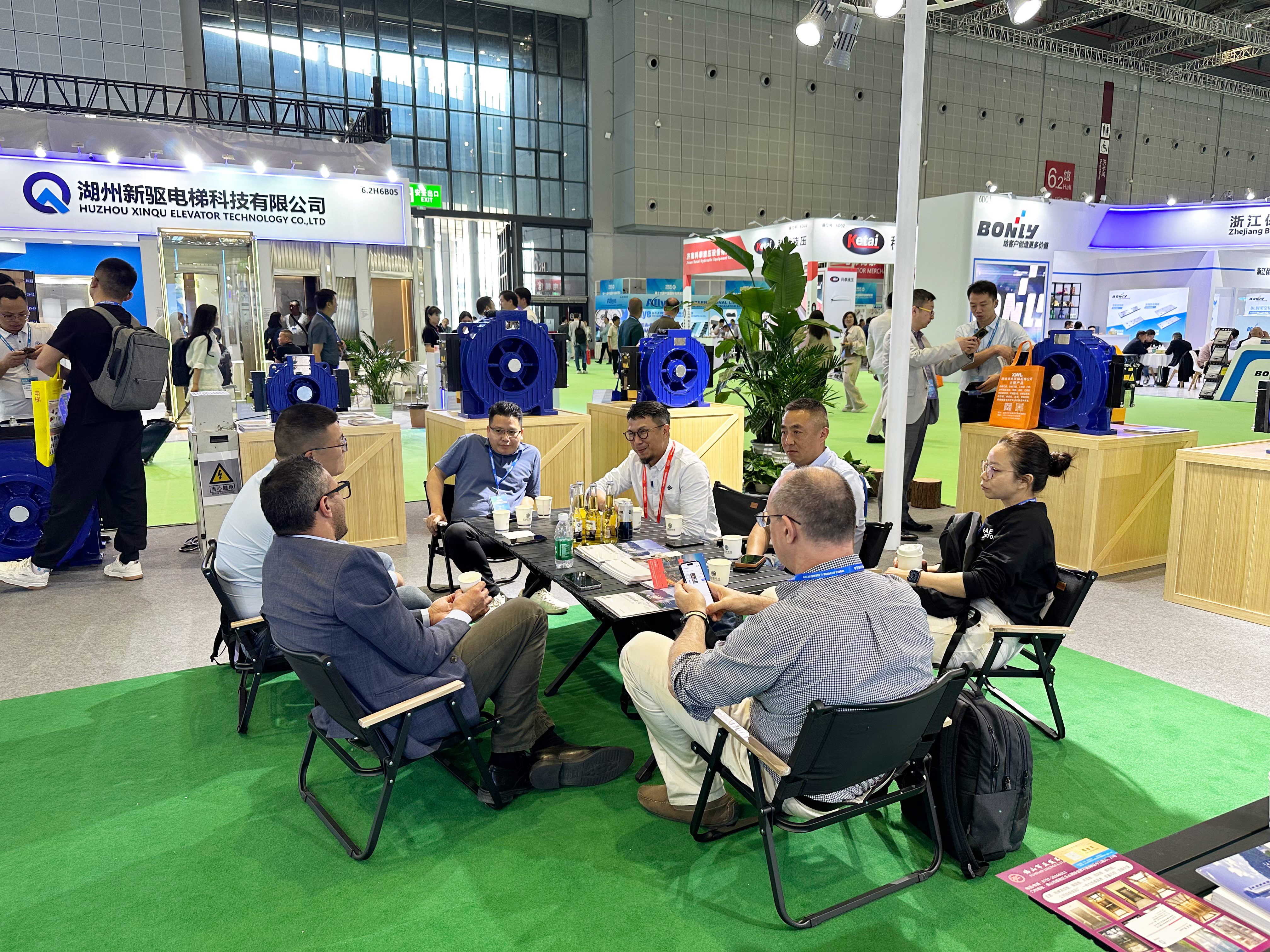 久久精品亚洲一级毛片