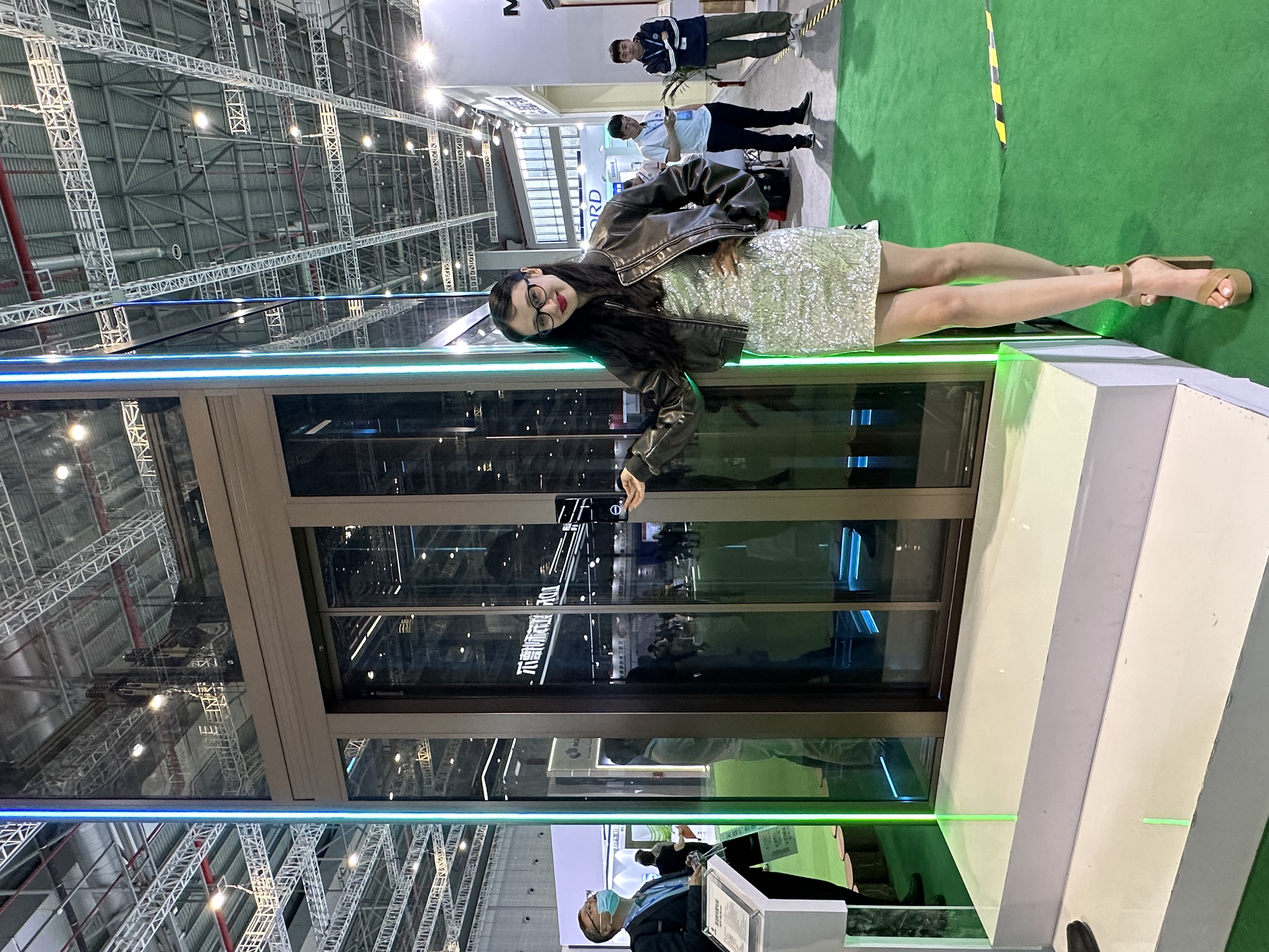 久久精品亚洲一级毛片