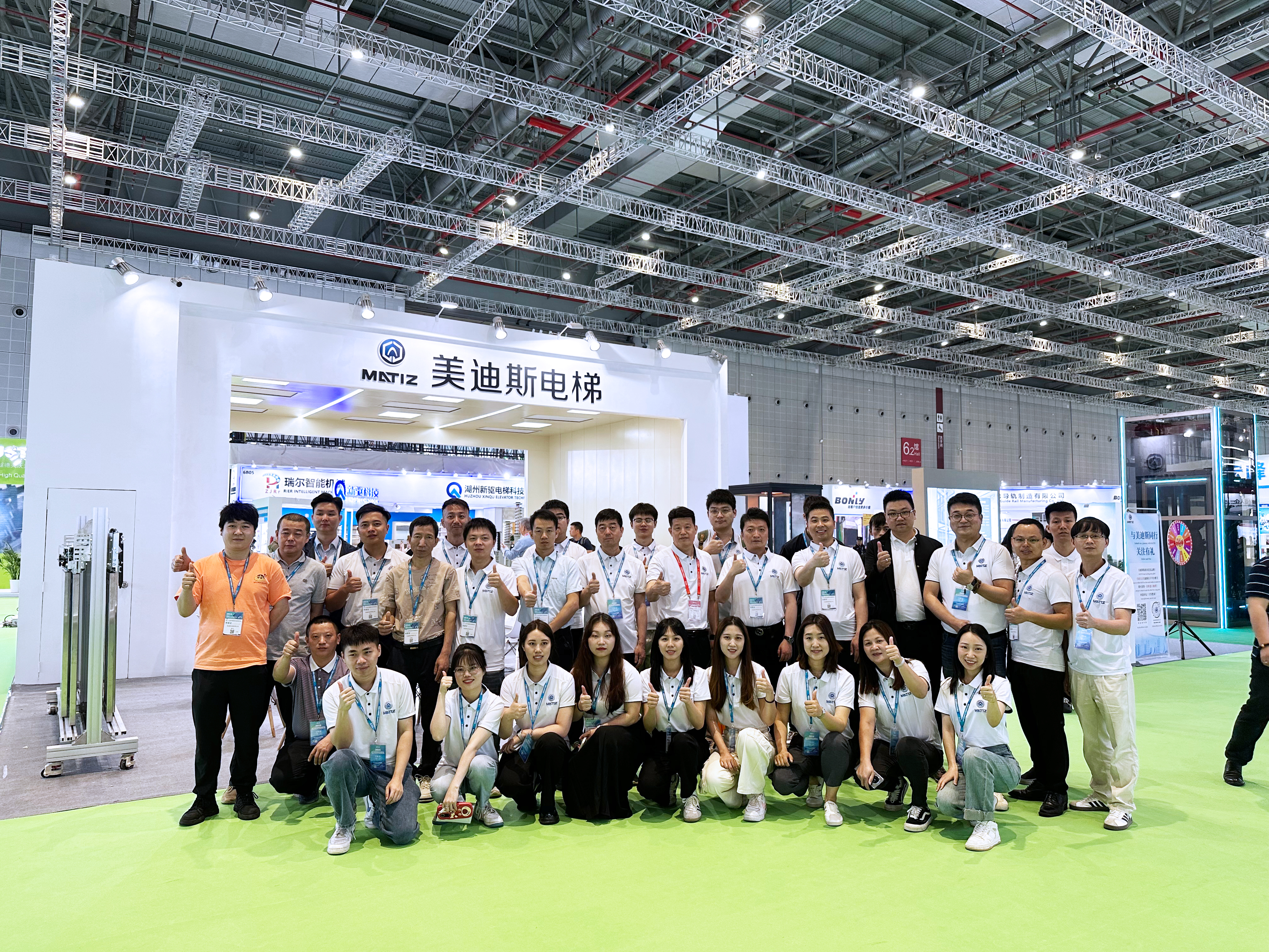 久久精品亚洲一级毛片