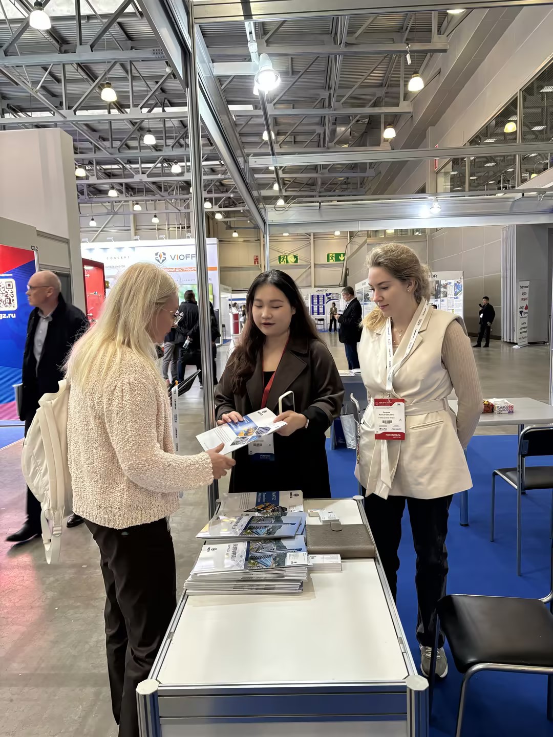 久久精品亚洲一级毛片